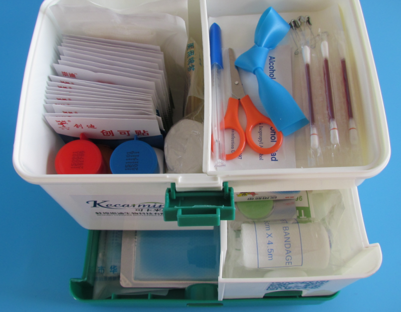 廠家直銷家庭急救箱/便攜式急救箱/車載傷口護(hù)理箱