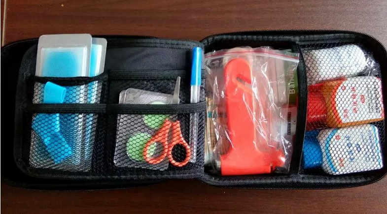 崇迪廠家直銷家庭急救箱/便攜式急救箱/車載傷口護(hù)理包