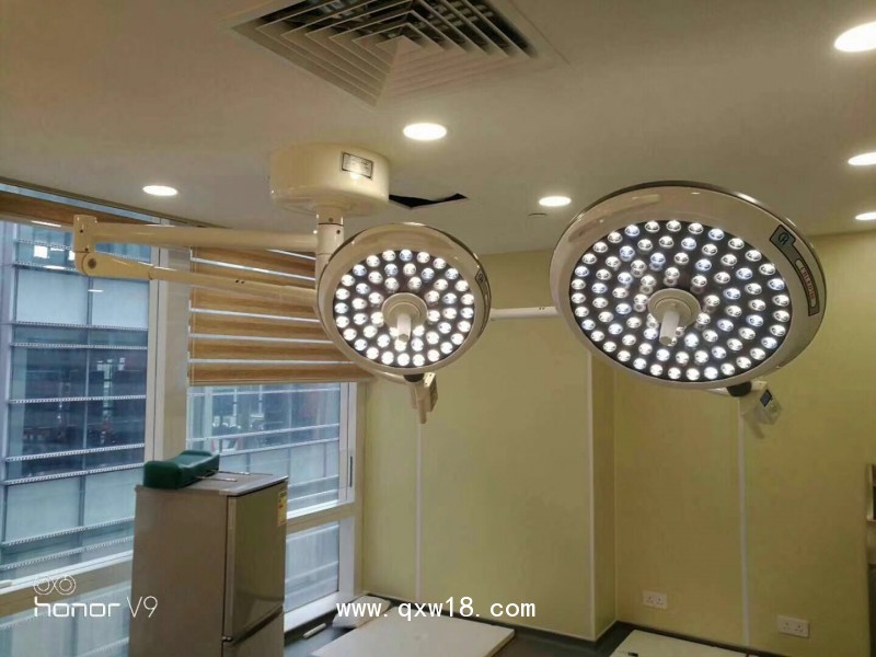 銷高質(zhì)量LED定焦700/500無影燈吊式LED雙頭手術燈