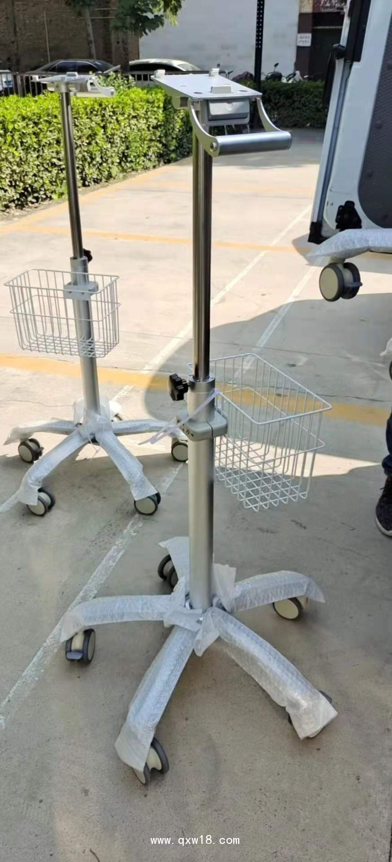 監(jiān)護(hù)儀臺(tái)車