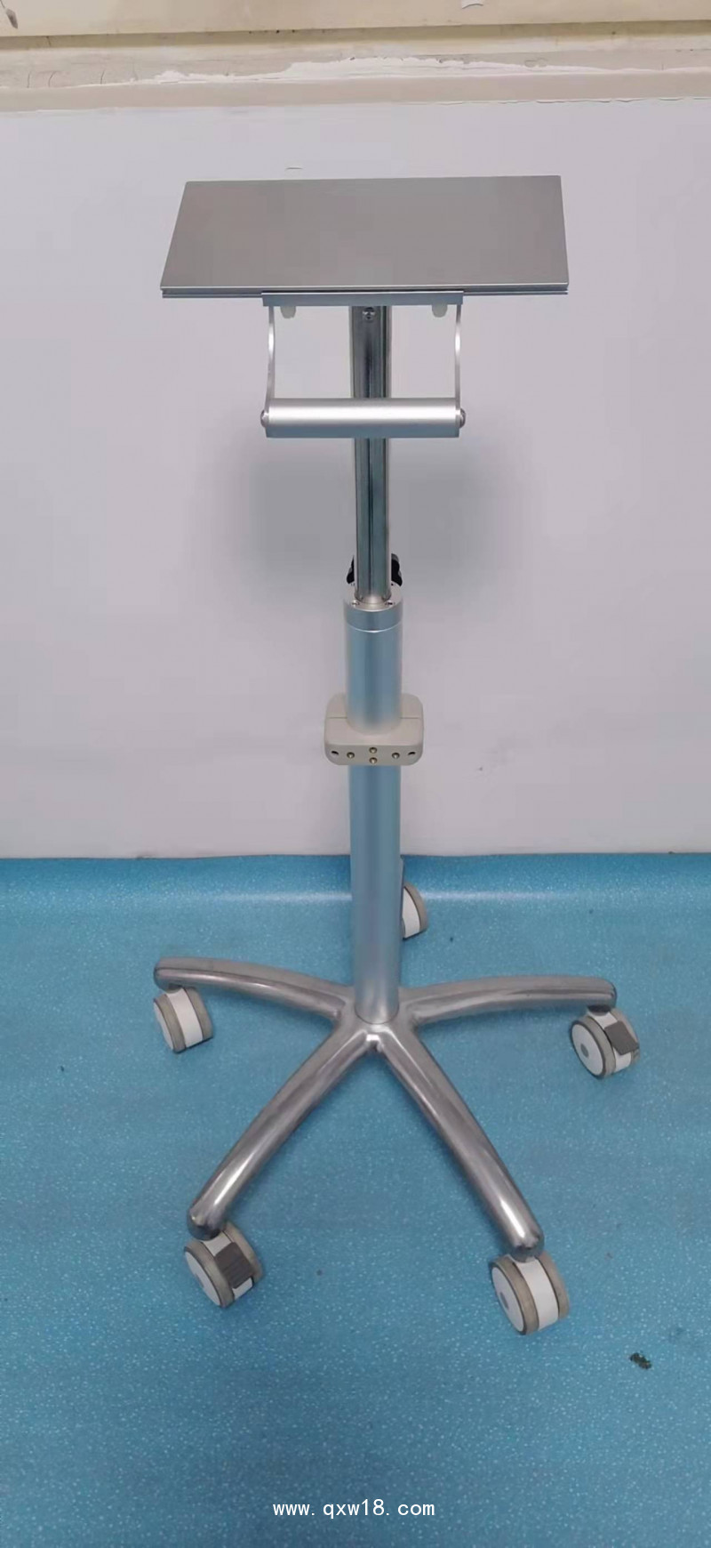 監(jiān)護(hù)儀臺(tái)車