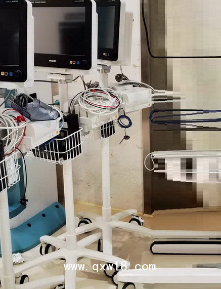 監(jiān)護(hù)儀推車(chē) -- SM21031