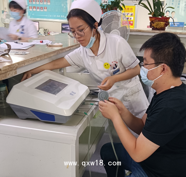 中醫(yī)定向透藥治療儀，磁熱、脈沖透藥儀