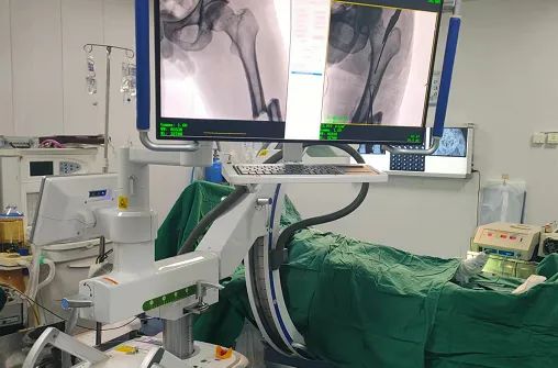 大平板一體式C形臂輔助手術(shù)過程 大平板一體式C形臂輔助手術(shù)過程