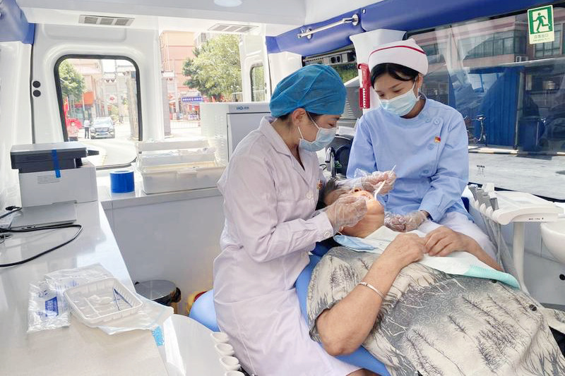 1663300164301866.jpg 口腔醫(yī)療車1.jpg