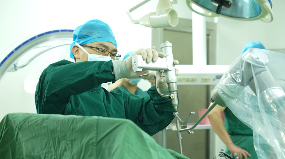 脊柱外科機(jī)器人